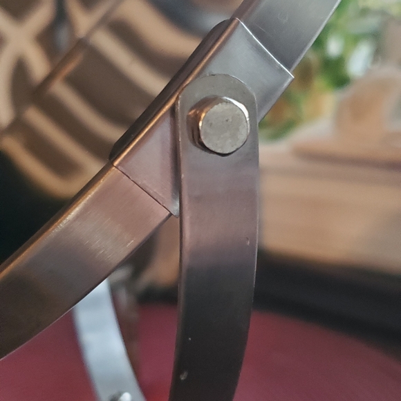 Magnifying Mirror - Picture 4 of 5